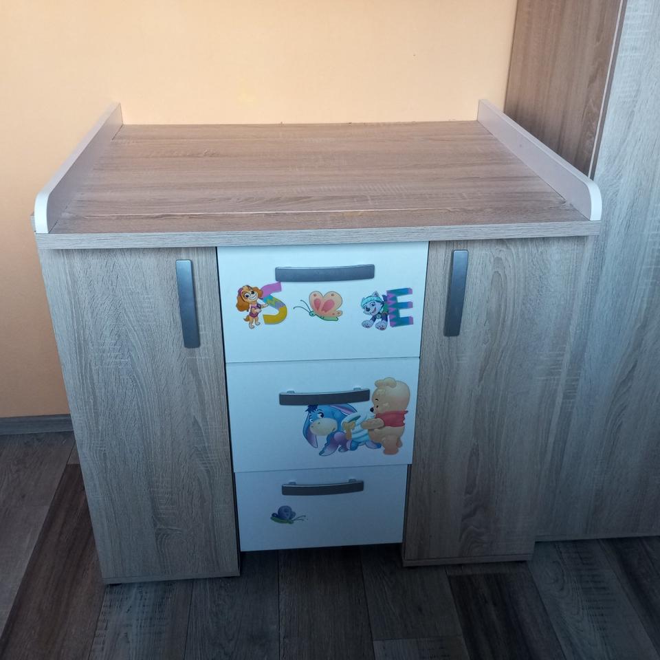 Wickelkommode Wickeltisch Dekor weiß/Eiche Aufsatz abnehmbar in Adelheidsdorf