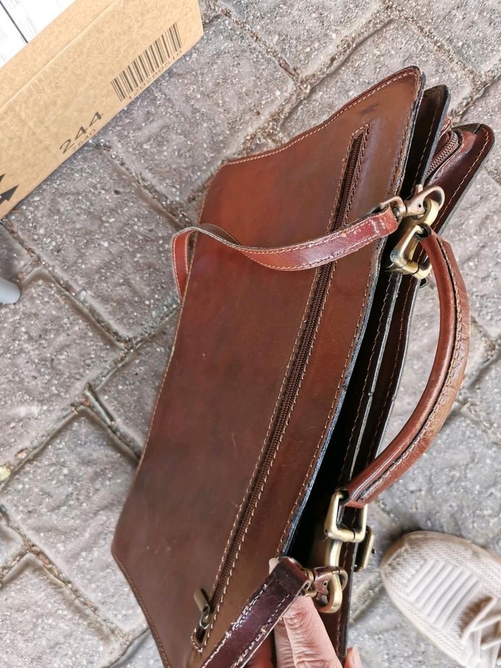 Vintage Leder Tasche in Raisdorf