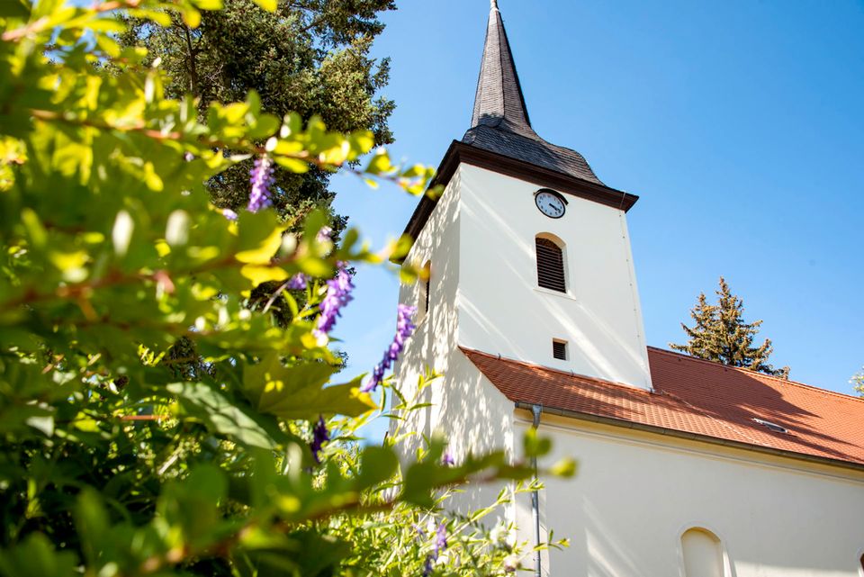 Grün, nachhaltig, energieeffizient: KfW55-Doppelhaushälfte mit Luftwärmepumpe und eigenem Garten in Vogelsdorf