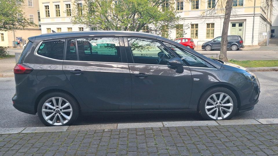 Opel zafira tourer (7-Sitzer) in Dresden