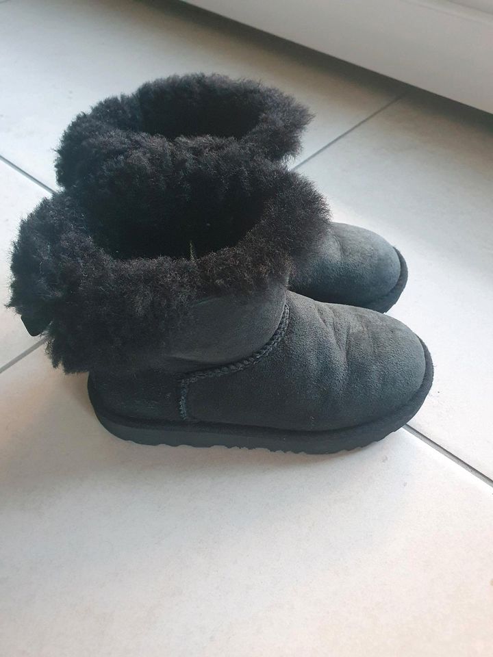 Ugg Boots Schuhe Größe 30 guter Zustand in Hiddenhausen