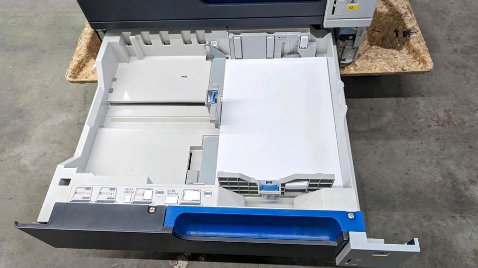 HP Color LaserJet CP5225 Papier bis A3 in Neuhausen