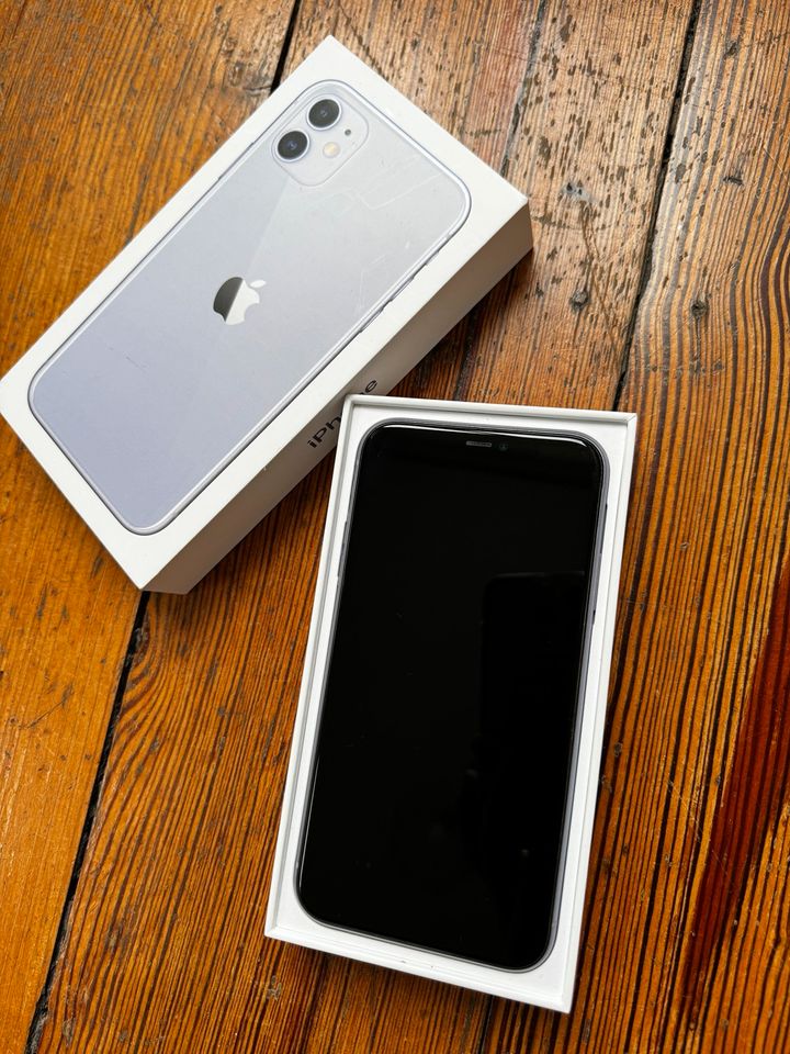 iPhone 11 mit Zubehör in Aachen