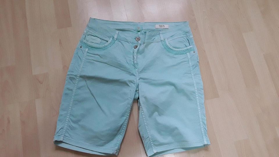 Damen Shirt flame Gr. L/XL und Shorts CECIL mint Gr. 34 Jeansgr. in Waldfeucht