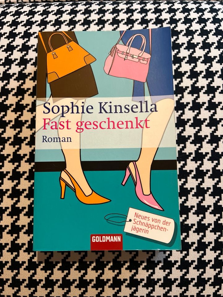 Sophie Kinsella - Fast geschenkt Roman in Bausendorf