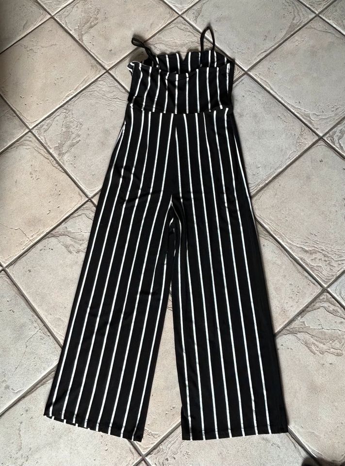 Neuwertiger Jumpsuit Bershka, M/L, gestreift, schwarz/weiß in Kamp-Lintfort