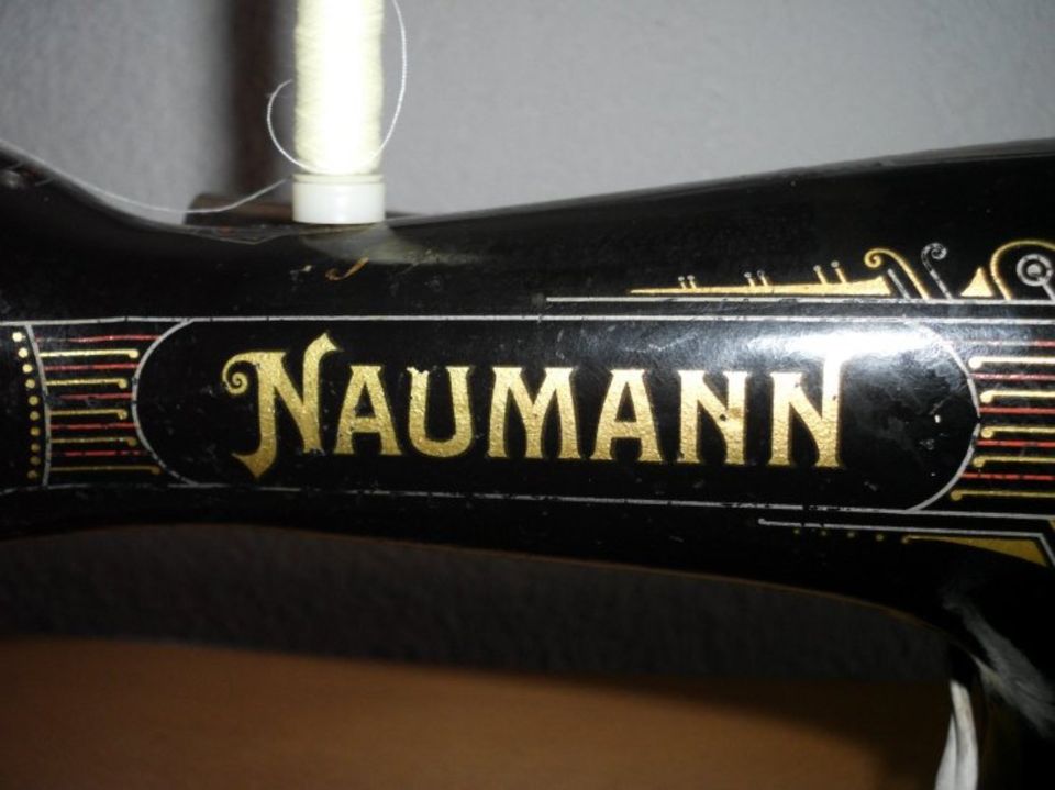 Schöne alte Nähmaschine Naumann Dresden mit Schrank in Bad Lausick