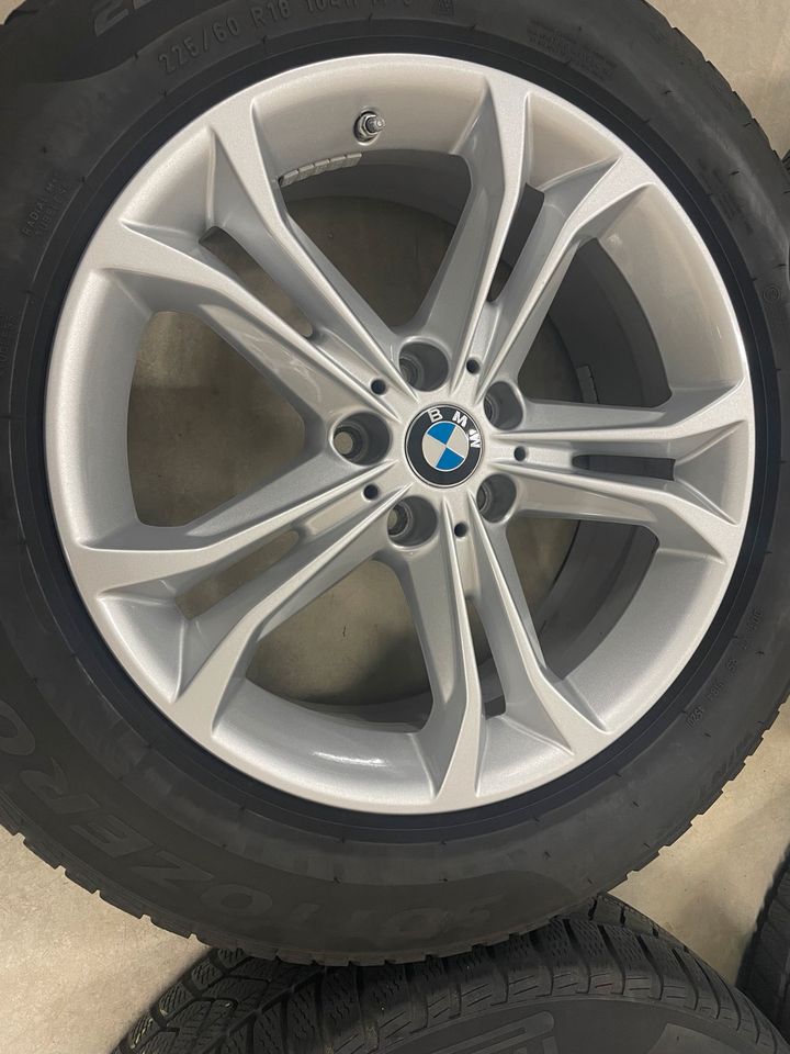 Originale Winterreifen Räder BMW X3 X4 G01 G02 225/60 R18 Zoll in Straßenhaus