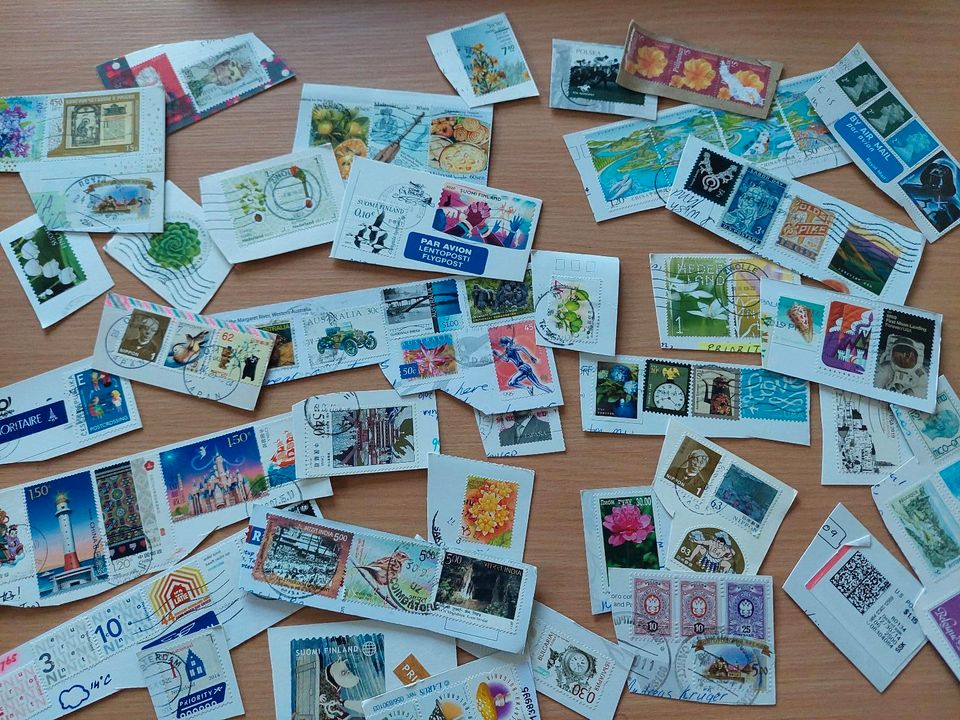 Konvolut Briefmarken weltweit in Sandersdorf
