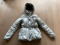 DKNY Designer Winterjacke grau Silber Gr. 14 146/152 Hessen - Dreieich Vorschau