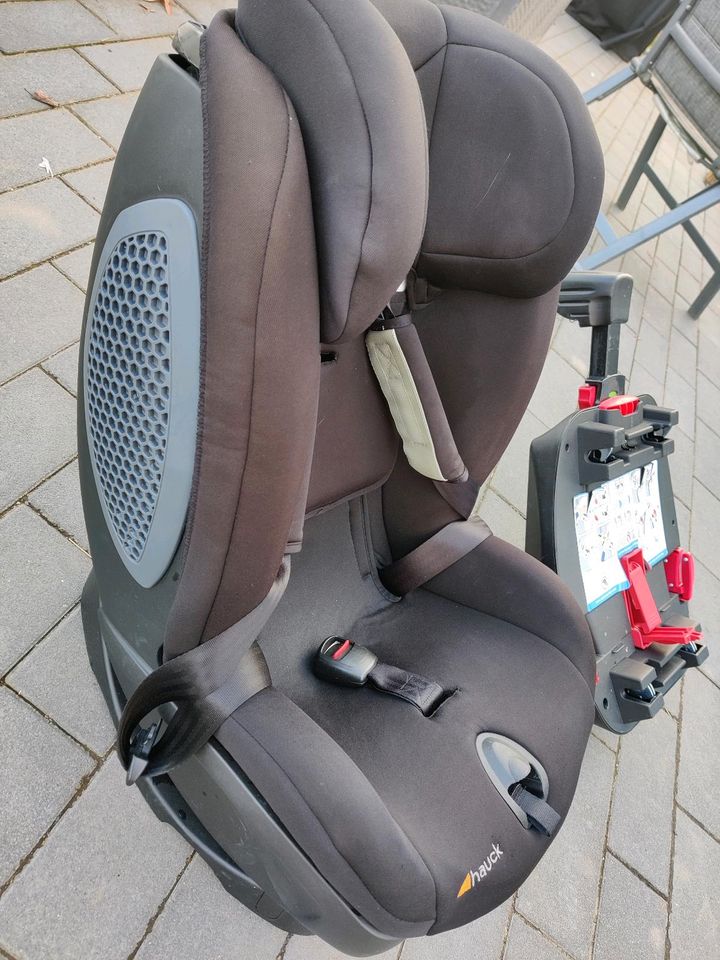 Hauck Reboard Autositz inkl. ISOFIX Station Varioguard Plus in Laubach