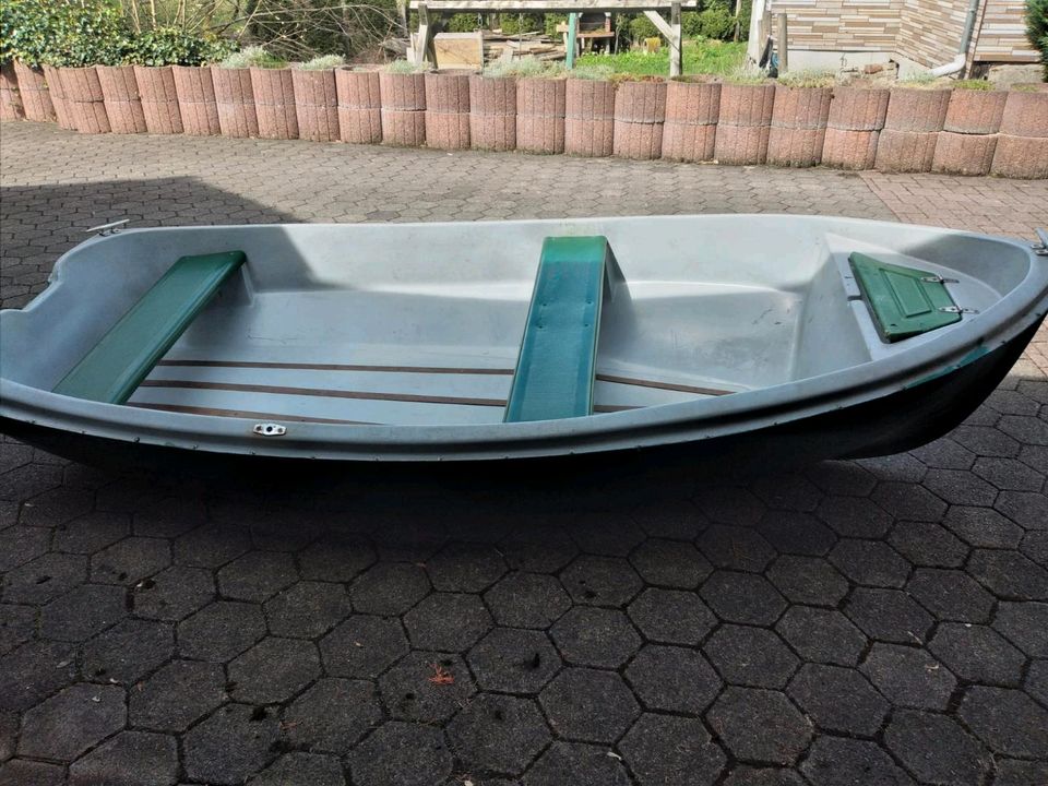 Ruderboot inklusive Anhänger in Sundern (Sauerland)