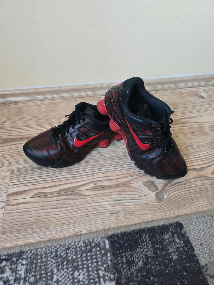 Nike Shox NZ gaytragen Gr. 41 rot schwarz in Raubach (Westerw.)