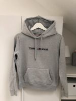 Tommy Hilfiger Hoodie Pullover Kapuzenpullover grau Aufschrift S Schleswig-Holstein - Oldendorf (Holstein) Vorschau