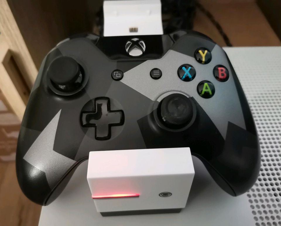 Xbox one s mit orginaler Controller in Gera