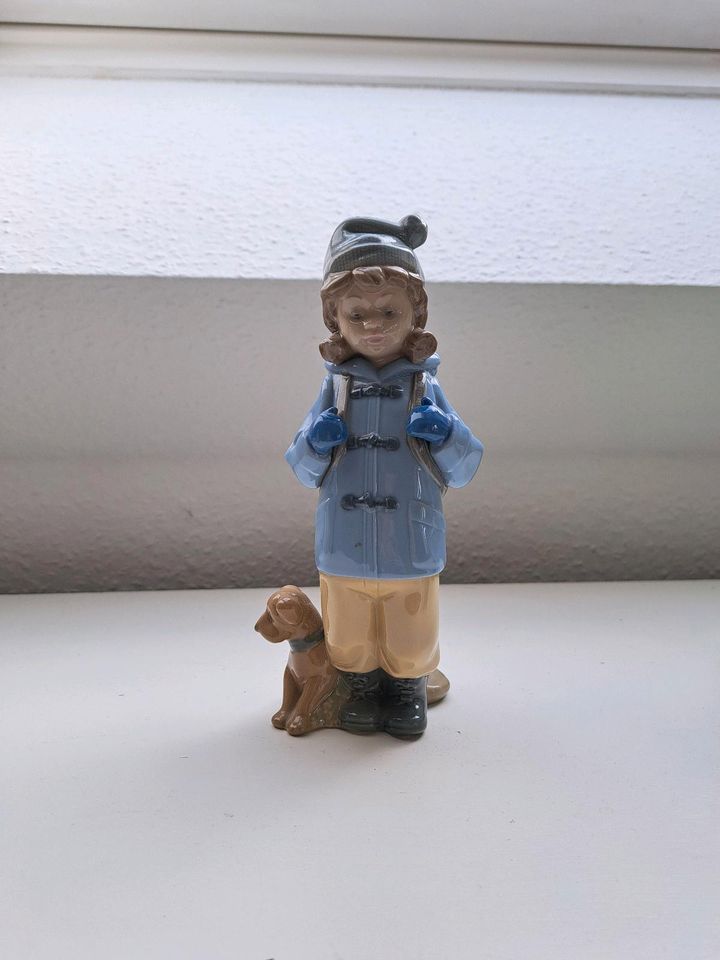 Porzellanfigur Nao Lladro Spanien "Mädchen mit Rucksack und Hund" in Soest