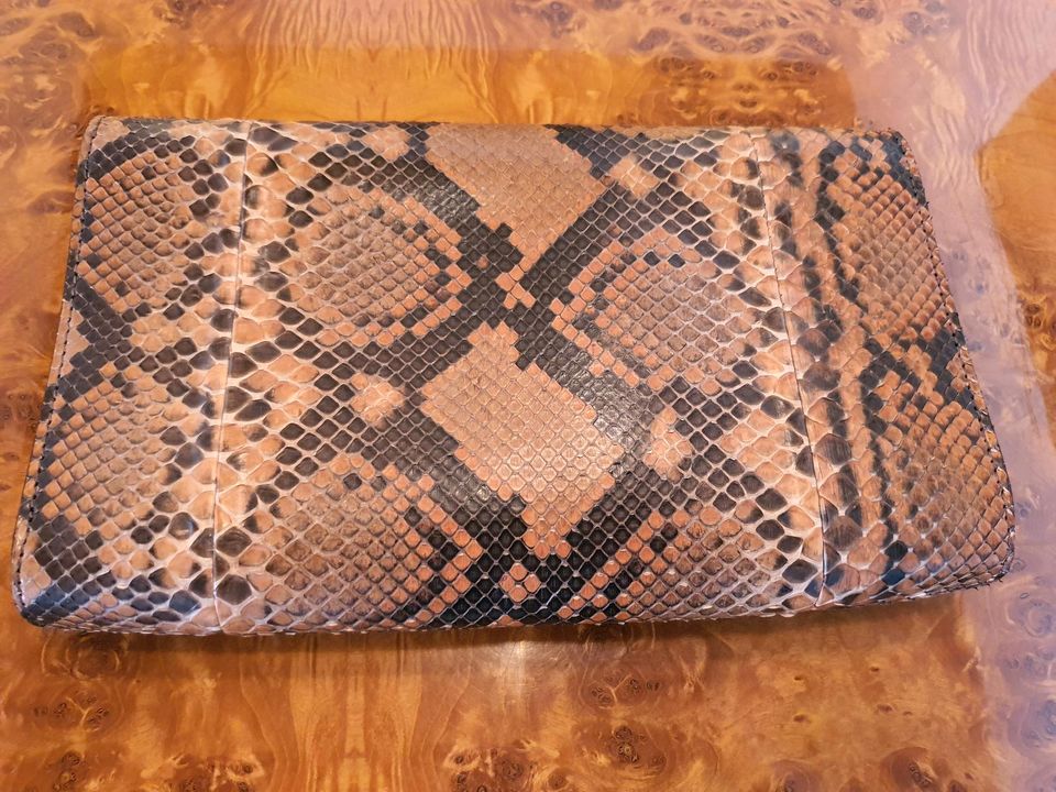 Neuwertige Enrico Pucci Real Python Tasche in Nickenich