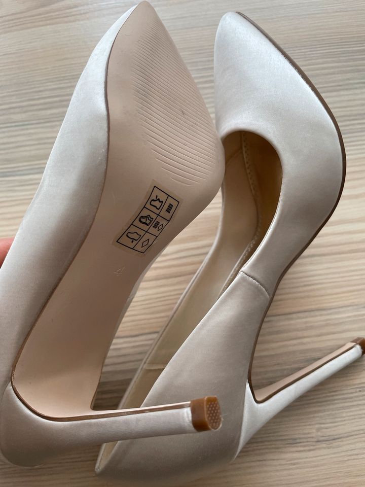 ASOS High Heels, neuwertig, Farbe Champagner in Coppenbrügge