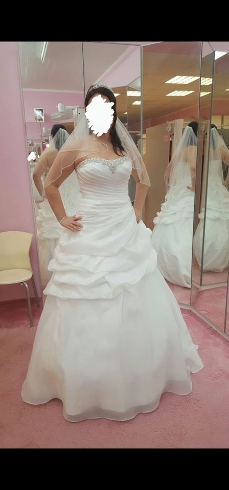 Hochzeitskleid Größe 40 in Fintel