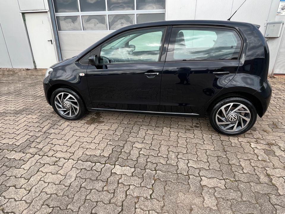 VW UP! 1,0 l•TÜV NEU•sehr gepflegt•1.Hand•orig.59.tkm•Alufelgen in Stadthagen