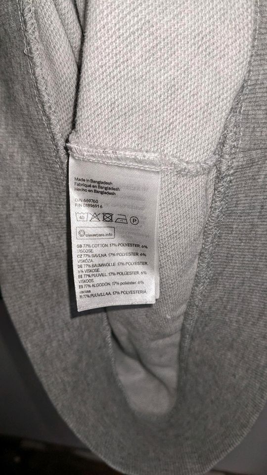 Hellgrauer H&M Pullover Pulli Sweatshirt Oberteil, Größe XS in Werneck