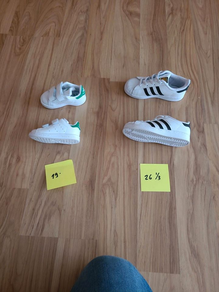 Adidas  kinder schuhe 2 Stück   Größe  1x19,1x 26.1/3 in Zirndorf