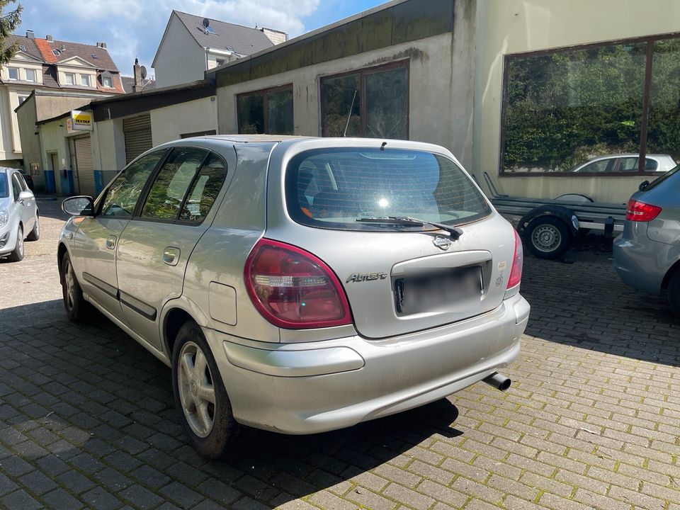 Nissan Almera 1.8 Automatik in Solingen