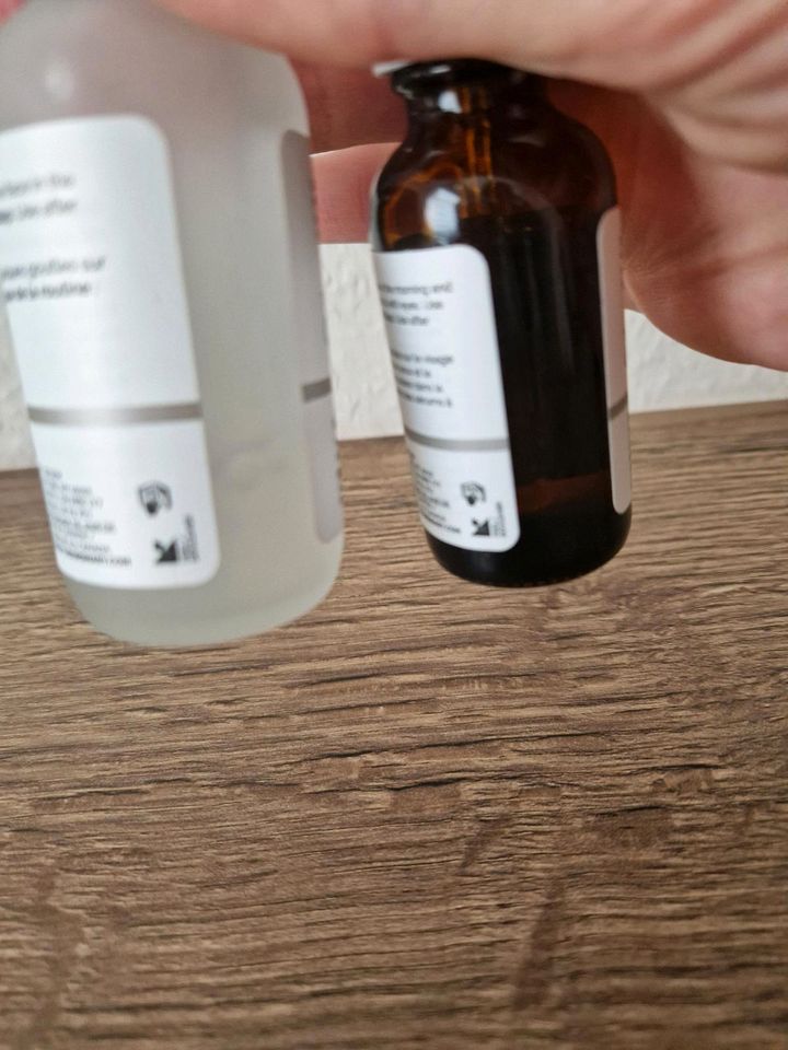 Ordinary niacinamide serum und vitamin c serum in Porta Westfalica