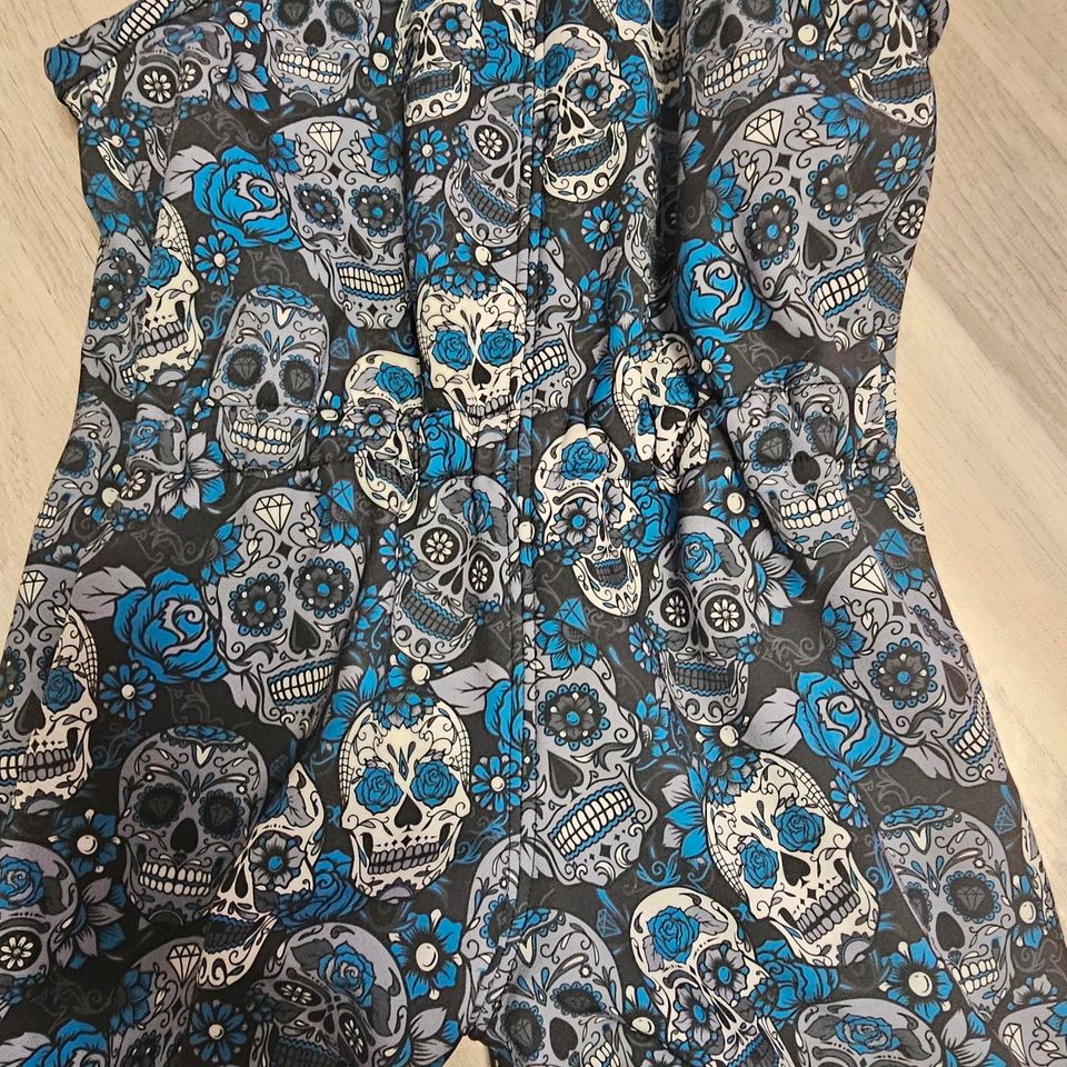 ❤️DIY selfmade Softshellset Jacke Latzhose Skulls 116/122 in Berlin