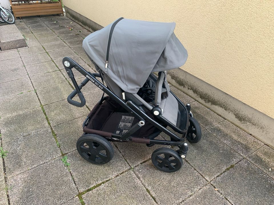 Römer/Britax GO BIG Kinderwagen in grau mit Zubehör in Dossenheim