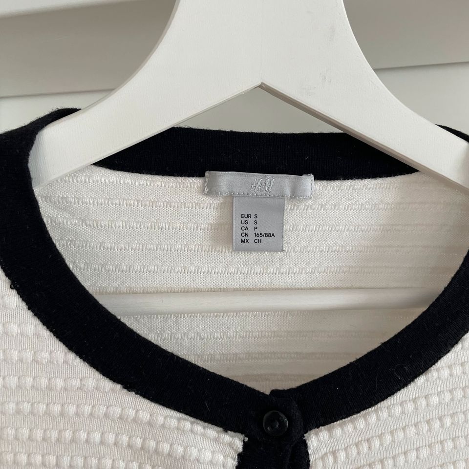 Weißer H&M Cardigan in Frankfurt am Main