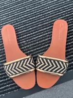 Zara Sandalen Pantoletten Gr. 41 neuwertig gold/schwarz trafaluc Bielefeld - Bielefeld (Innenstadt) Vorschau