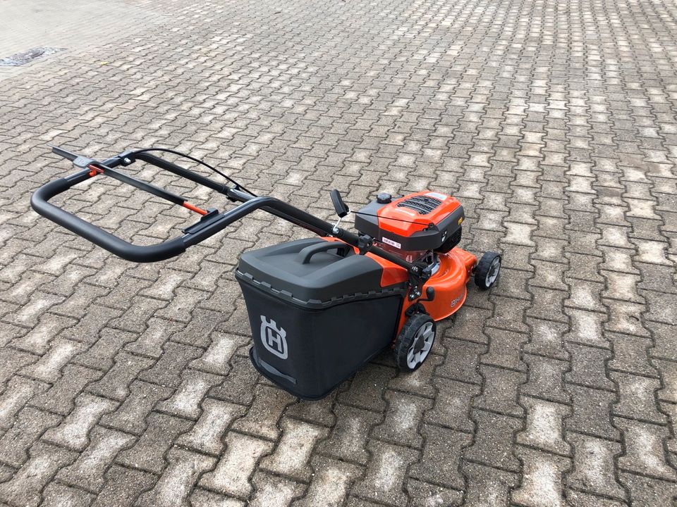 Husqvarna Rasenmäher LC 140P in Teisendorf