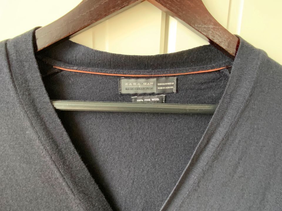 ZARA Strickjacke Pullover schwarz Größe M 100% Fine Wool in Landsberg (Lech)
