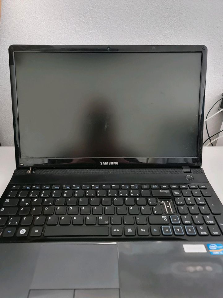 Samsung Laptop Gehäuse inkl. Display gebraucht ohne Zubehör in Mammendorf