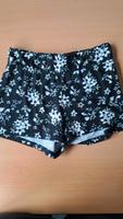 Damen Hotpants Gr.XS schwarz schwarz mit Blumen Thüringen - Veilsdorf Vorschau