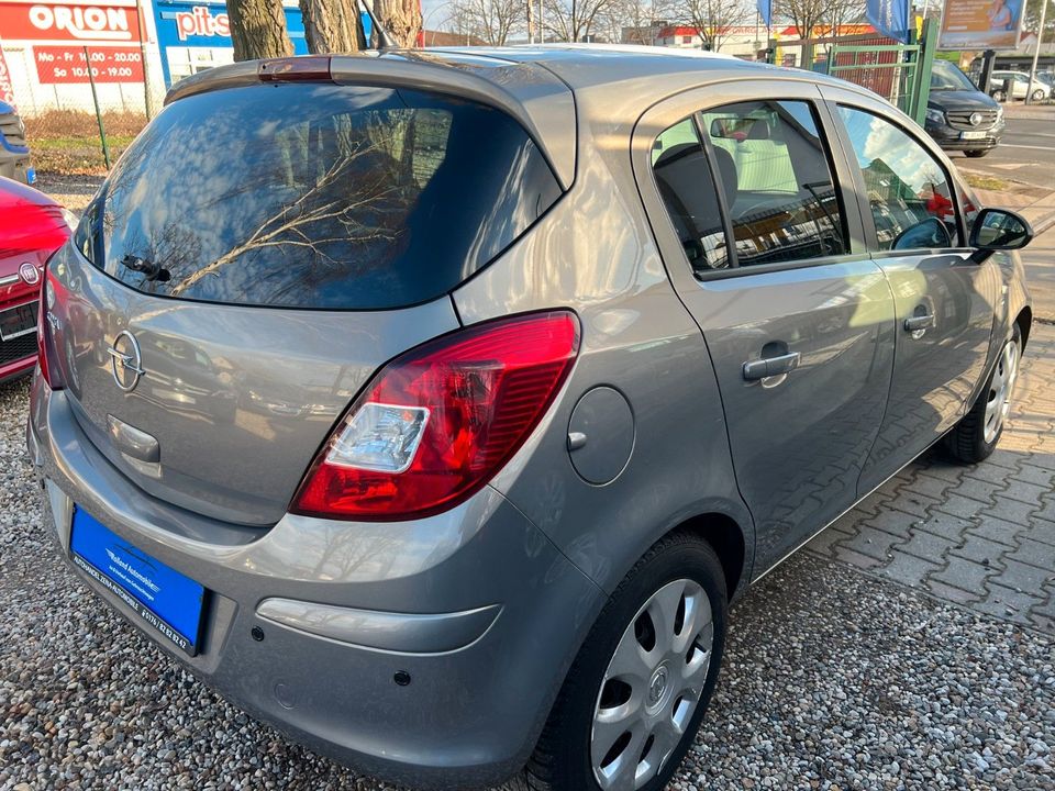 Opel Corsa D "111 Jahre"*2.HD*Klima*Aut*PDC*TÜV NEU in Berlin