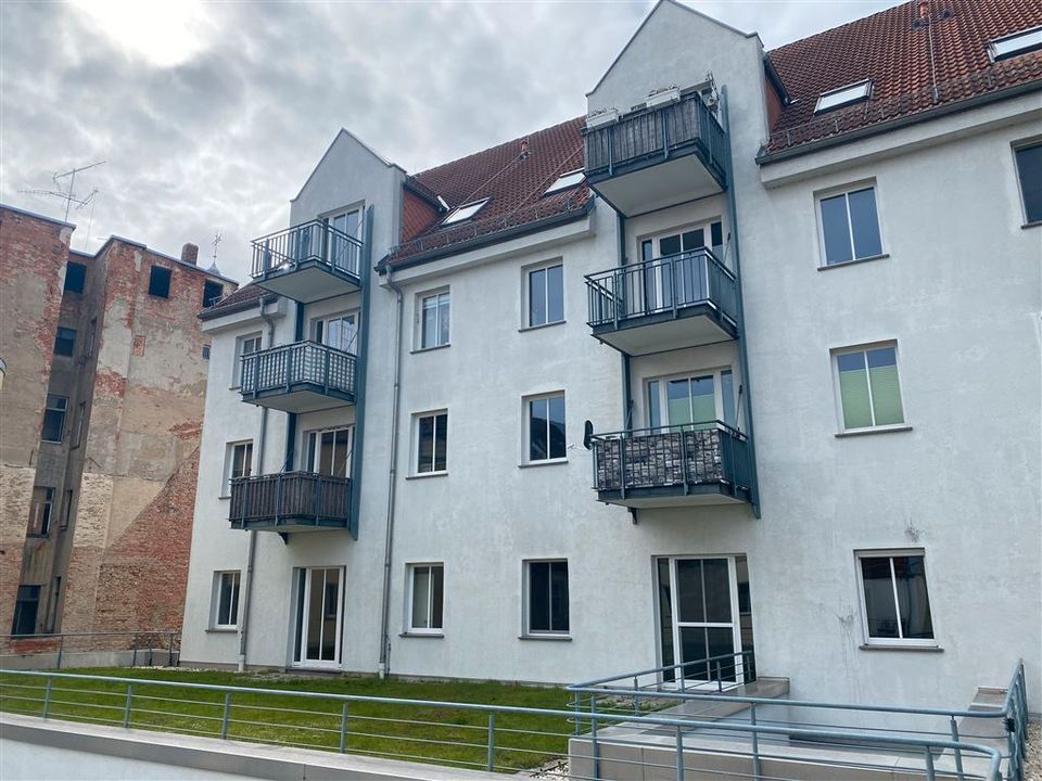 Altenburg* City Center* tolle DG-Whg.* 3 Zimmer* Balkon* offene Küche* 2 Bäder* in Altenburg