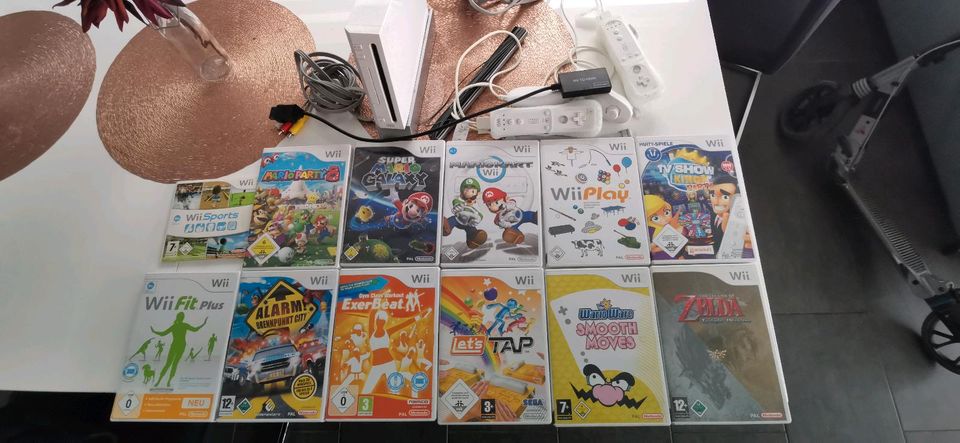 Nintendo Wii mit 2 Controllern, Wii to HDMI Adapter und  12 Games in Riedstadt