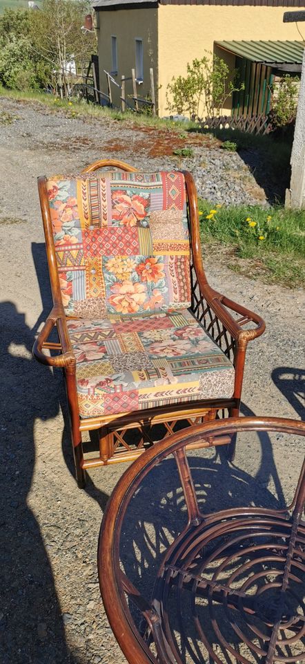 Schöne Sitzgarnitur Korbmaterial günstig abzugeben in Hermsdorf-Seyde
