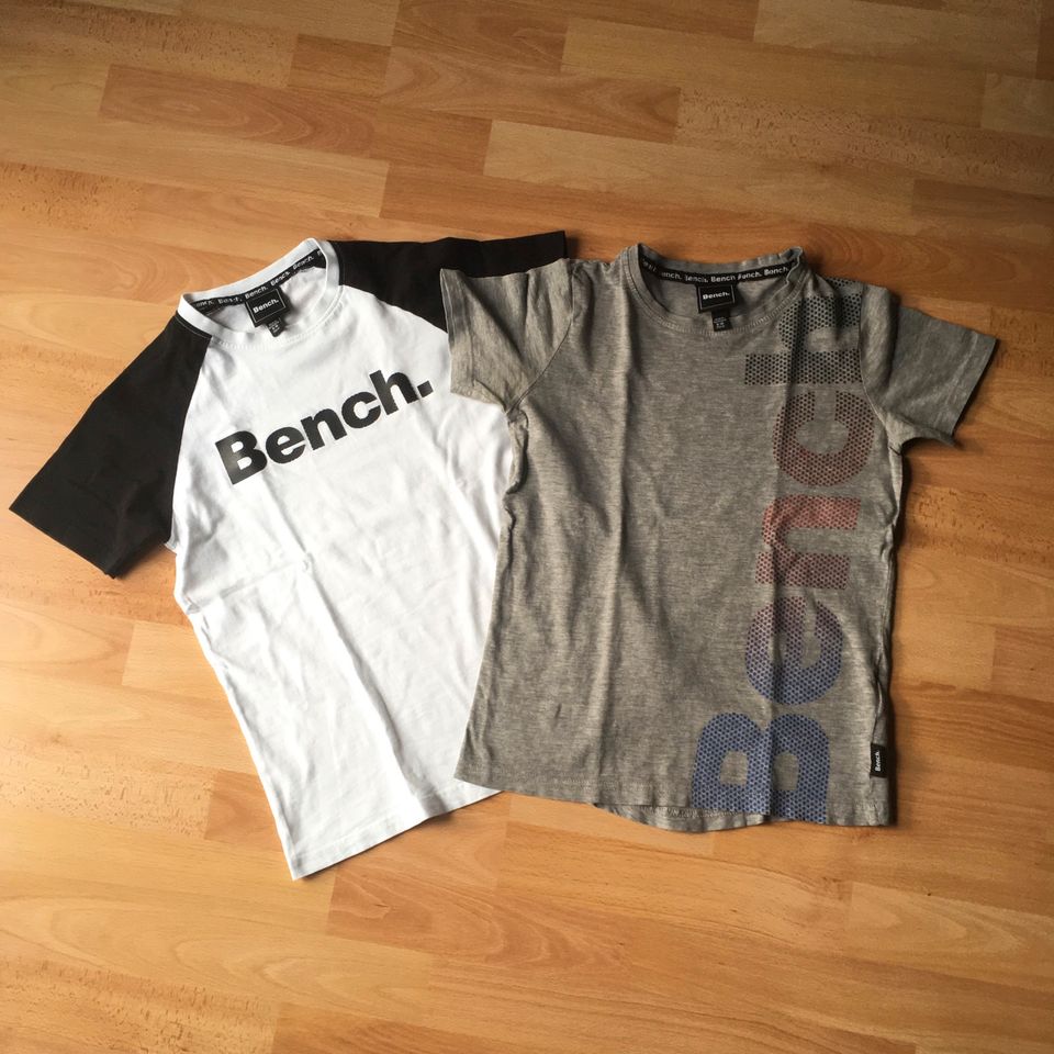 2 T-Shirts von Bench Gr. 140 in Markt Schwaben