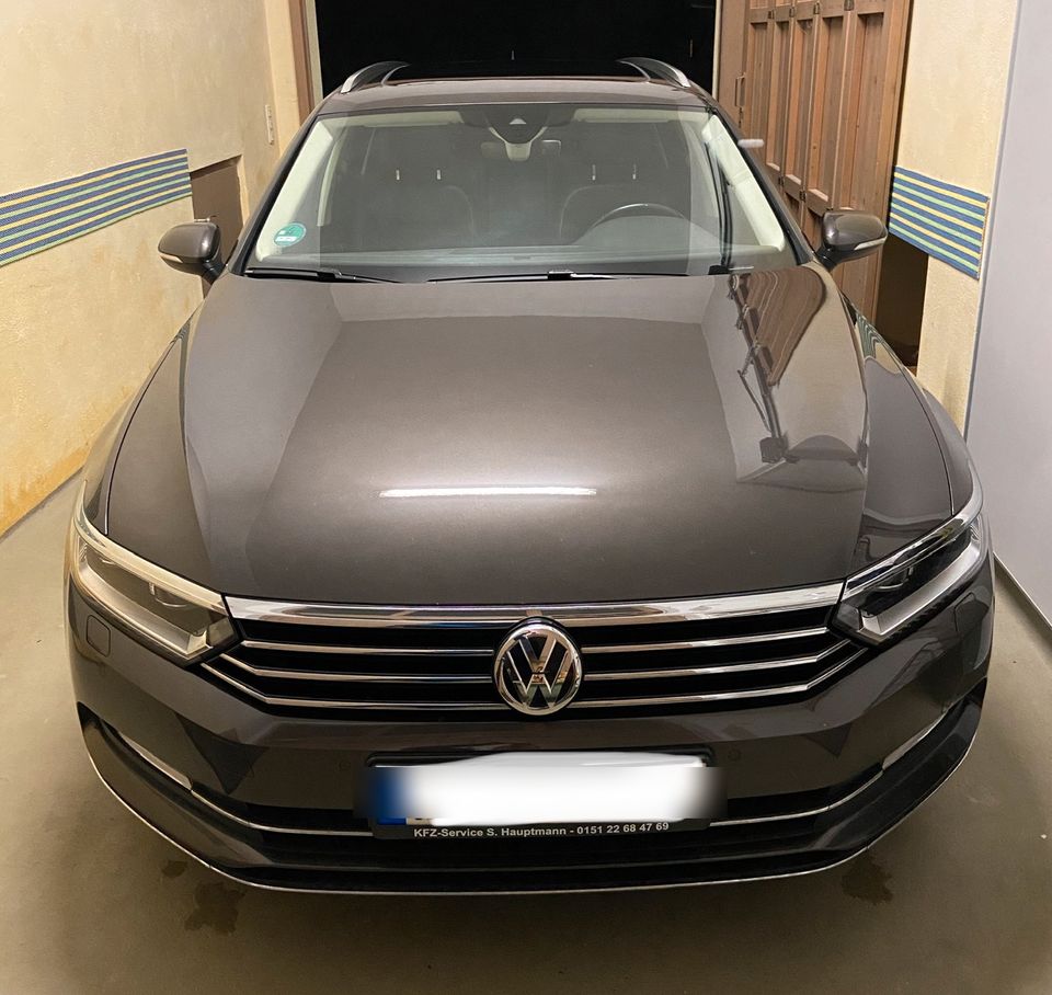 VW Passat Variant 2.0TDi DSG AHK Panorama Highline in Würzburg