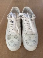 Weiße elegante Guess Sneaker, Gr.38/39 Bayern - Günzburg Vorschau