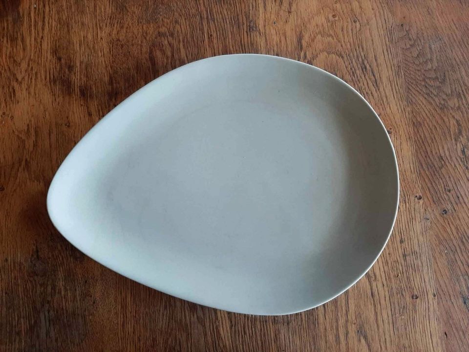 10 große Teller aus Keramik oval erbsgrün 31 x 23,5 in Krefeld