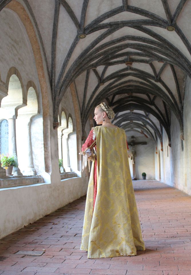 Renaissance Kleid rot gelb M Reenactment Larp Kostüm Borgia in Burggen