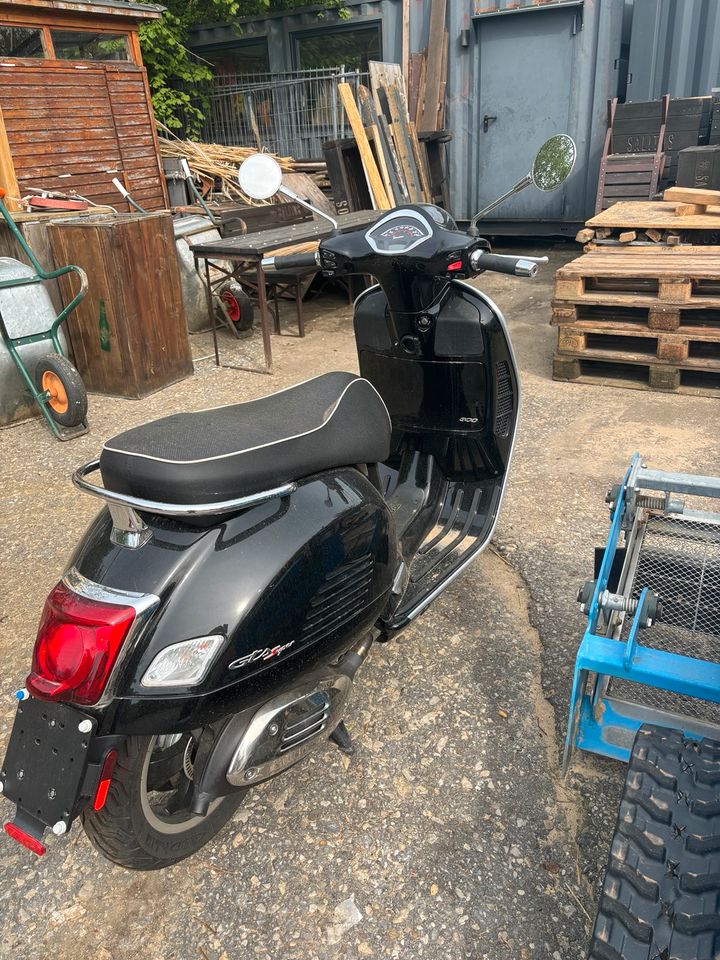 Piaggio vespa 300 in Paderborn