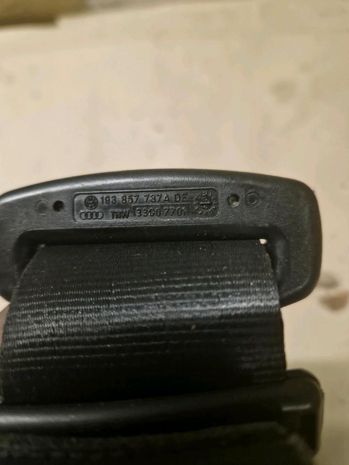 VW Sicherheitsgurt Hinten L&R  1T0857806C & 1T0857805C in Bochum