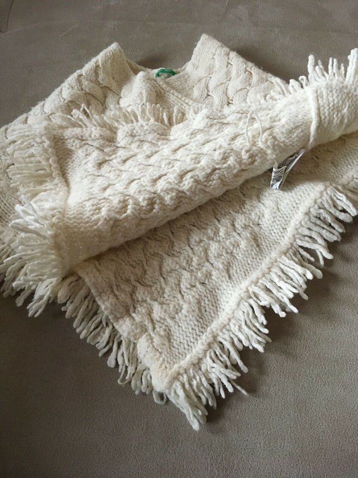 BENETTON Poncho in Creme Gr. 5 Jahre in Reichersbeuern