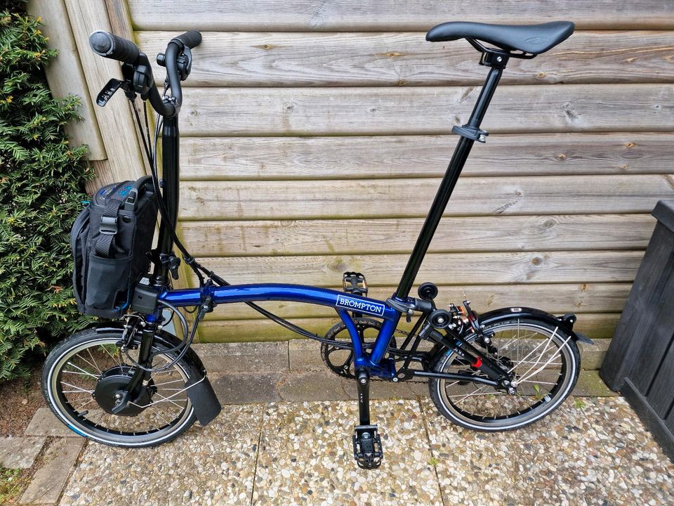 Brompton P-Line blue lacquer in Norderstedt