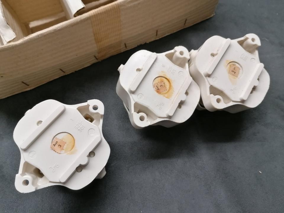 Bakelit Lichtschalter Feuchtraum weiss Schalter retro alt Jung in Billroda